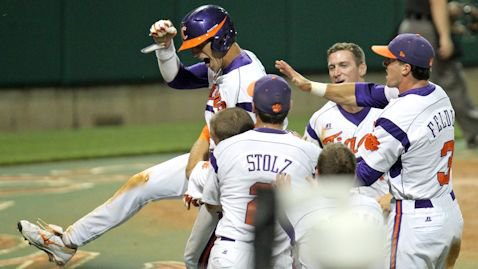 Tigers walk off with 4-3 win in 11 innings over Cougars