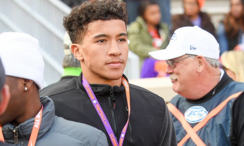 Kelly on a visit to Clemson last fall.
