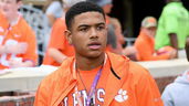 Clemson LB signee suffers knee injury playing basketball