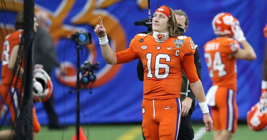 Lawrence is a Heisman finalist this season (Chuck Cook - USA Today Sports)