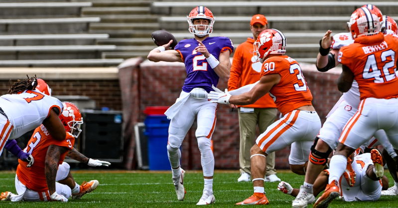 Klubnik throws the lone TD pass of the game in a defense-controlled scrimmage.