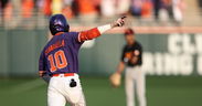 Vols send Tigers to the loser's bracket in extra innings thriller