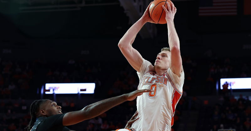 Viktor Lakhin's double-double wasn't enough to win against the Memphis Tigers. 