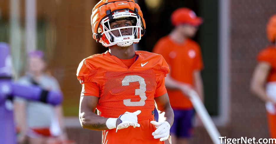 Henderson leaves Clemson after just one semester. 